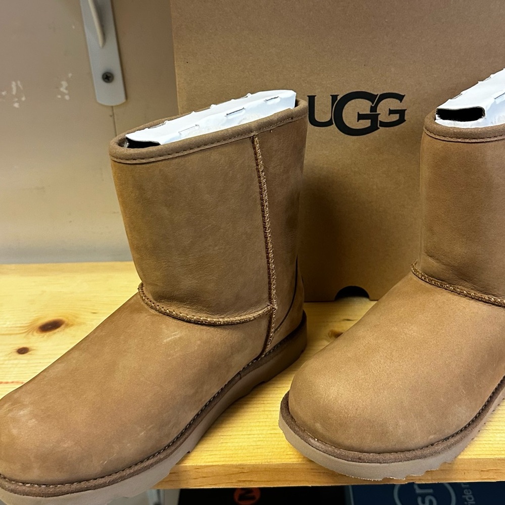 LAST ONE!!!Kids Ugg Weather Short Classic Boot